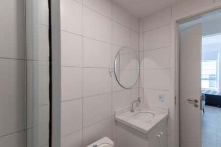 Banheiro de apartamento para alugar com 1 quarto, 26m² em República, São Paulo
