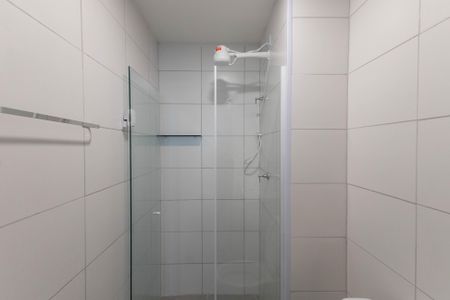 Banheiro de apartamento para alugar com 1 quarto, 26m² em República, São Paulo