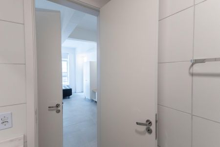 Banheiro de apartamento para alugar com 1 quarto, 26m² em República, São Paulo