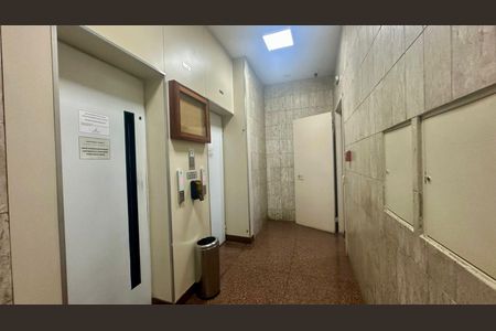 Apartamento à venda com 60m², 2 quartos e sem vagaÁrea comum - Elevador