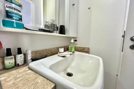 Apartamento à venda com 53m², 2 quartos e 1 vaga Apartamento à venda com 53m², 2 quartos e 1 vagaBanheiro Social