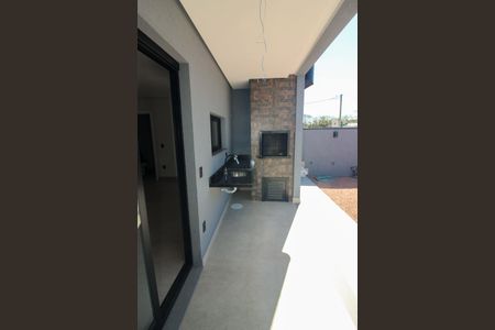 Casa de condomínio à venda com 140m², 3 quartos e 2 vagas Casa de condomínio à venda com 140m², 3 quartos e 2 vagasVaranda da cozinha
