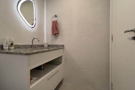 Apartamento à venda com 68m², 2 quartos e 1 vaga Apartamento à venda com 68m², 2 quartos e 1 vagaBanheiro da Suíte