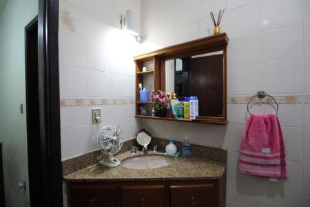 Casa de condomínio à venda com 870m², 4 quartos e 7 vagasCasa 2 - Banheiro Social 1