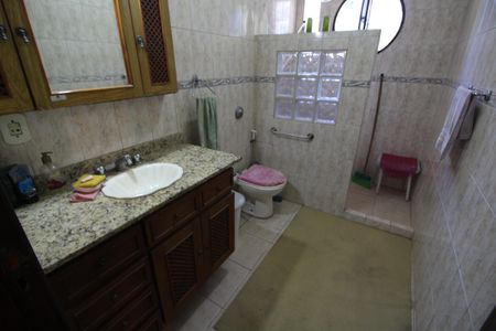 Casa de condomínio à venda com 870m², 4 quartos e 7 vagasCasa 1 - Banheiro Social