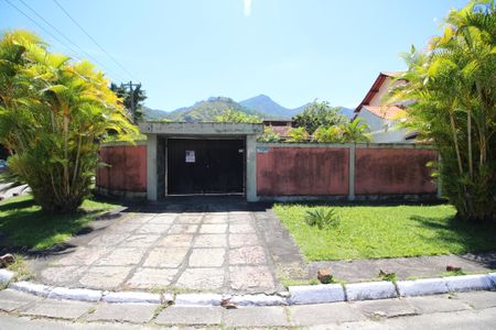 Casa de condomínio à venda com 870m², 4 quartos e 7 vagasFachada com Placa
