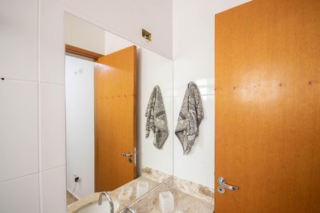 Banheiro da Suíte 2 de casa à venda com 2 quartos, 60m² em Vila Mazzei, São Paulo