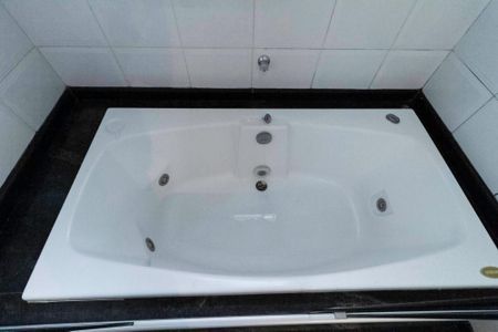 Casa à venda com 257m², 4 quartos e 4 vagasBanheiro da suíte