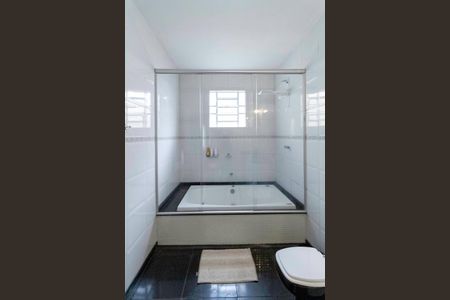 Casa à venda com 257m², 4 quartos e 4 vagasBanheiro da suíte