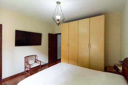 Casa à venda com 257m², 4 quartos e 4 vagasSuíte