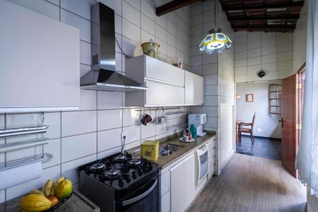 Casa à venda com 257m², 4 quartos e 4 vagasCozinha