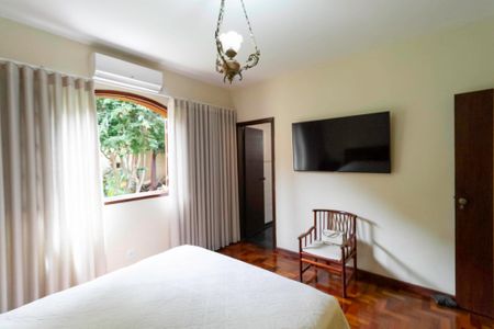 Casa à venda com 257m², 4 quartos e 4 vagasSuíte