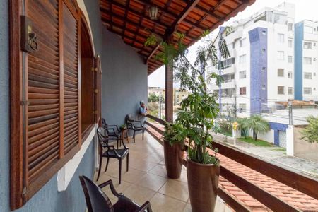 Casa à venda com 257m², 4 quartos e 4 vagasVaranda da Sala