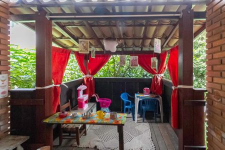 Casa à venda com 257m², 4 quartos e 4 vagasCasa na árvore