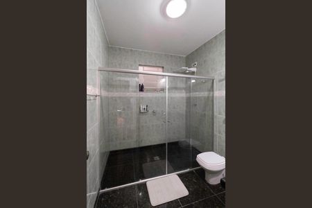 Casa à venda com 257m², 4 quartos e 4 vagasBanheiro social