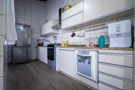 Casa à venda com 257m², 4 quartos e 4 vagasCozinha