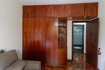 Casa à venda com 257m², 4 quartos e 4 vagasQuarto 2
