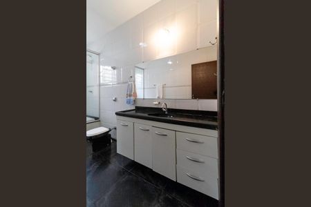 Casa à venda com 257m², 4 quartos e 4 vagasBanheiro da suíte