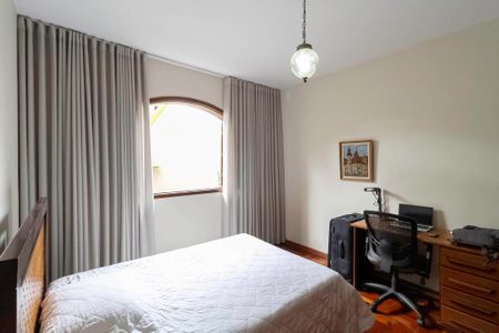 Casa à venda com 257m², 4 quartos e 4 vagasSuíte