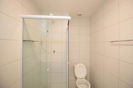 Banheiro de apartamento para alugar com 1 quarto, 26m² em República, São Paulo