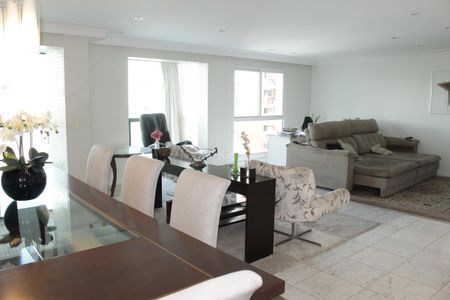 Apartamento à venda com 201m², 2 quartos e 4 vagasSala