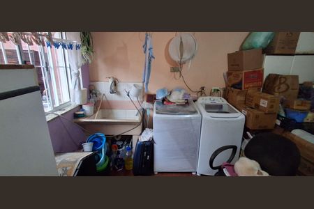 Casa à venda com 200m², 3 quartos e 2 vagas Casa à venda com 200m², 3 quartos e 2 vagasÁrea de Serviço