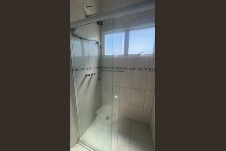 Casa de condomínio à venda com 180m², 3 quartos e 4 vagas Casa de condomínio à venda com 180m², 3 quartos e 4 vagasBanheiro 2