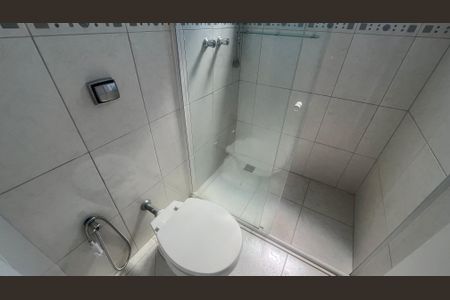 Casa de condomínio à venda com 180m², 3 quartos e 4 vagas Casa de condomínio à venda com 180m², 3 quartos e 4 vagasBanheiro 2