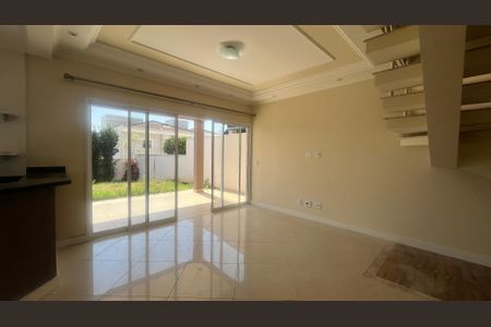 Casa de condomínio à venda com 180m², 3 quartos e 4 vagas Casa de condomínio à venda com 180m², 3 quartos e 4 vagasSala