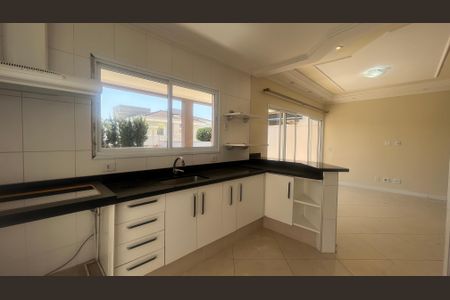 Casa de condomínio à venda com 180m², 3 quartos e 4 vagas Casa de condomínio à venda com 180m², 3 quartos e 4 vagasCozinha