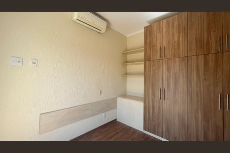 Casa de condomínio à venda com 180m², 3 quartos e 4 vagas Casa de condomínio à venda com 180m², 3 quartos e 4 vagasQuarto 2