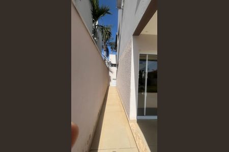 Casa de condomínio à venda com 180m², 3 quartos e 4 vagas Casa de condomínio à venda com 180m², 3 quartos e 4 vagasÁrea comum