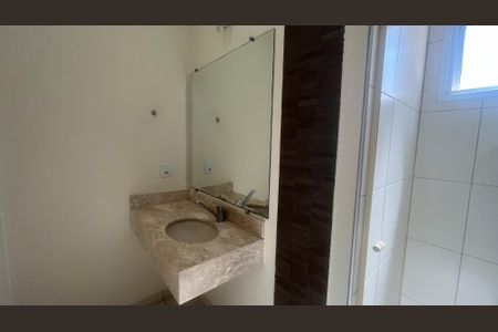 Casa de condomínio à venda com 180m², 3 quartos e 4 vagas Casa de condomínio à venda com 180m², 3 quartos e 4 vagasBanheiro 1