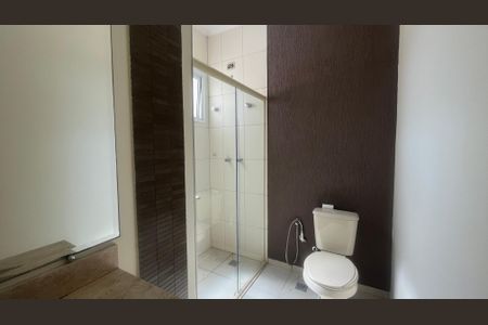 Casa de condomínio à venda com 180m², 3 quartos e 4 vagas Casa de condomínio à venda com 180m², 3 quartos e 4 vagasBanheiro 1