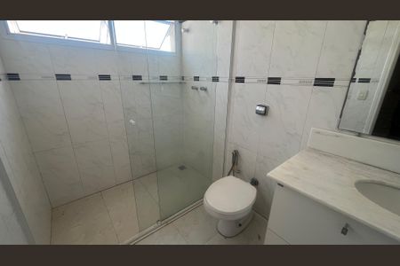 Casa de condomínio à venda com 180m², 3 quartos e 4 vagas Casa de condomínio à venda com 180m², 3 quartos e 4 vagasBanheiro da Suíte
