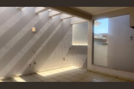 Casa de condomínio à venda com 180m², 3 quartos e 4 vagas Casa de condomínio à venda com 180m², 3 quartos e 4 vagasÁrea comum