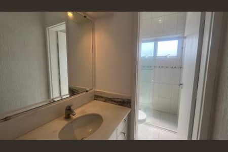 Casa de condomínio à venda com 180m², 3 quartos e 4 vagas Casa de condomínio à venda com 180m², 3 quartos e 4 vagasBanheiro 2