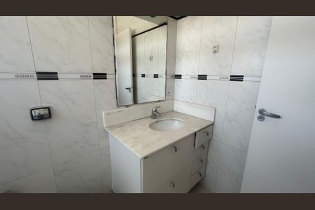 Casa de condomínio à venda com 180m², 3 quartos e 4 vagas Casa de condomínio à venda com 180m², 3 quartos e 4 vagasBanheiro da Suíte