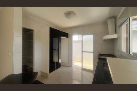 Casa de condomínio à venda com 180m², 3 quartos e 4 vagas Casa de condomínio à venda com 180m², 3 quartos e 4 vagasCozinha