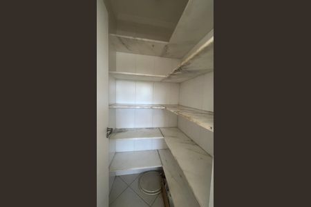 Casa de condomínio à venda com 180m², 3 quartos e 4 vagas Casa de condomínio à venda com 180m², 3 quartos e 4 vagasDespensa