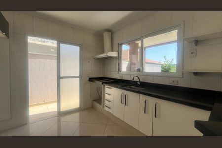 Casa de condomínio à venda com 180m², 3 quartos e 4 vagas Casa de condomínio à venda com 180m², 3 quartos e 4 vagasCozinha