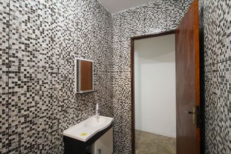 Banheiro Social de casa à venda com 1 quarto, 50m² em Jardim Tietê, São Paulo