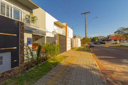Casa à venda com 90m², 2 quartos e 2 vagas Casa à venda com 90m², 2 quartos e 2 vagasFachada
