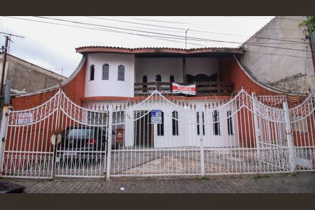 Casa para alugar com 250m², 4 quartos e 5 vagasFachada