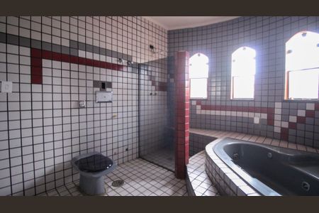 Casa para alugar com 250m², 4 quartos e 5 vagasBanheiro da Suíte