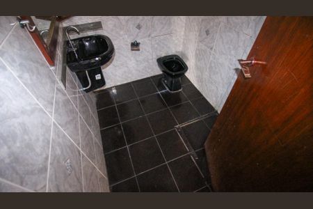 Casa para alugar com 250m², 4 quartos e 5 vagasBanheiro Social