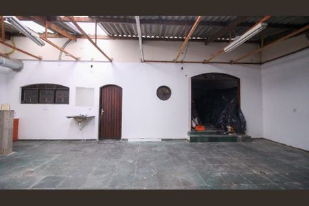 Casa para alugar com 250m², 4 quartos e 5 vagasÁrea de Serviço e Churrasqueira