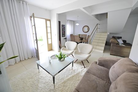 Sala de casa para alugar com 4 quartos, 248m² em Jardim Santo Antônio, Goiânia