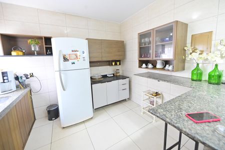 Casa para alugar com 248m², 4 quartos e 4 vagas Casa para alugar com 248m², 4 quartos e 4 vagasCozinha