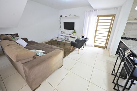 Casa para alugar com 248m², 4 quartos e 4 vagas Casa para alugar com 248m², 4 quartos e 4 vagasSala